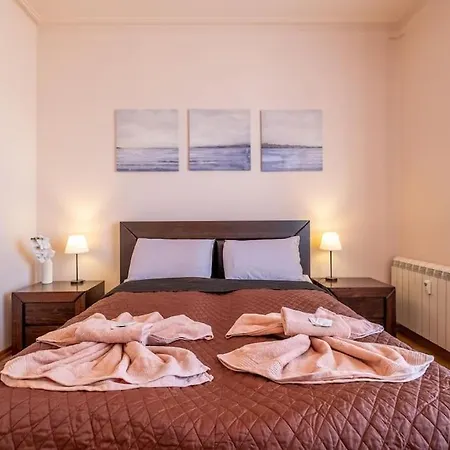 Apartment Aristocratic Place, Location *