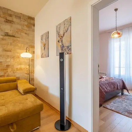 Apartment Aristocratic Place, Location *